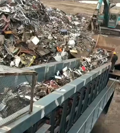 國外路友2000馬力主機遮擋式廢鋼破碎生產(chǎn)線