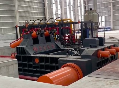 1500T臥式液壓打包機(jī)嵌入式安裝完畢