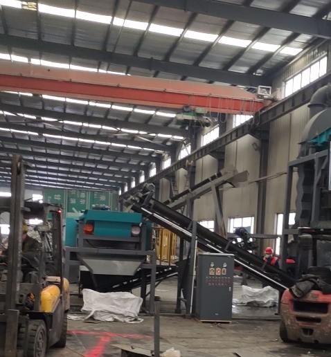 吉林地區(qū)破碎線?空分機(jī)安裝完畢?？辗謾C(jī)用于輕飄物的分選使用