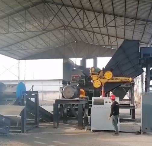 安徽地區(qū)315型破碎機(jī)使用現(xiàn)場(chǎng)，新機(jī)待運(yùn)行