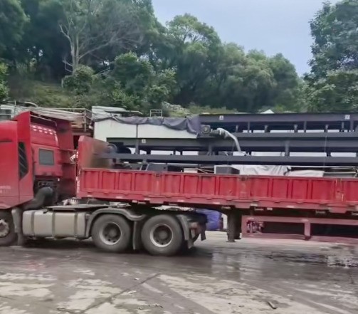 福建200型破碎機(jī)裝機(jī)中