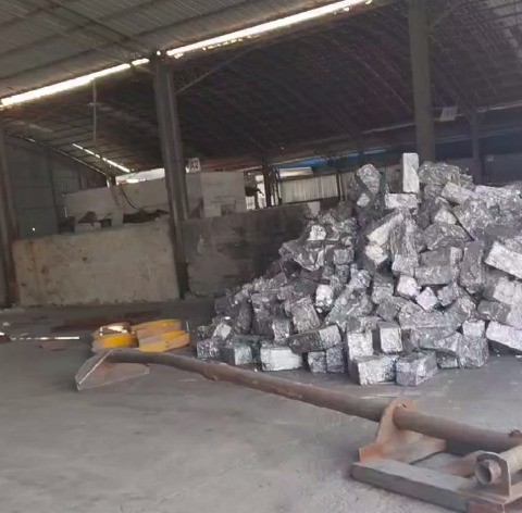 當(dāng)廠房高度低于破碎機(jī)高度時(shí)就要考慮下沉式安裝