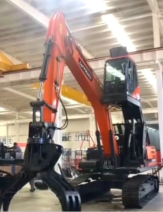 路友重工360度旋轉(zhuǎn)上升駕駛室抓鋼機(jī)