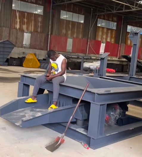 非洲中國山東路友破碎機(jī)設(shè)備施工