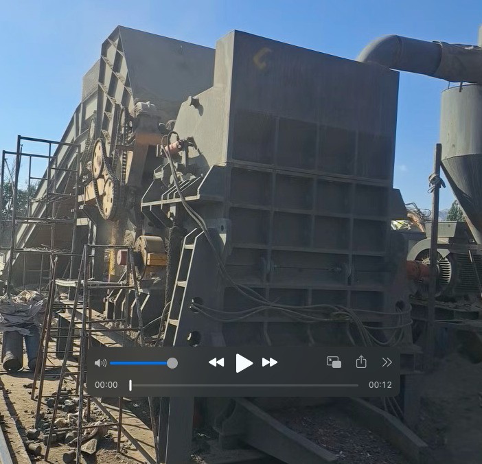 售后服務(wù)315型破碎機(jī)，客戶位于新疆地區(qū)。