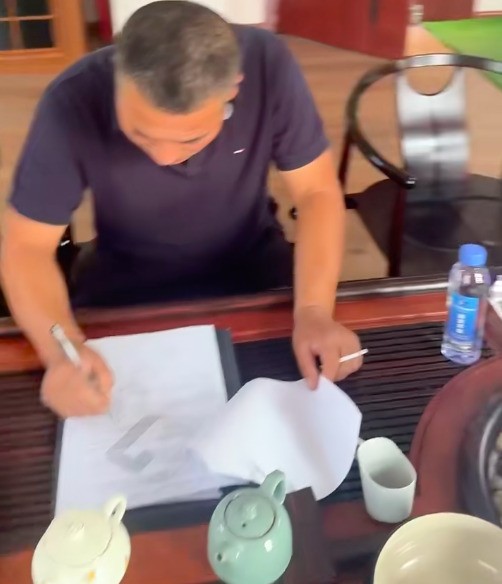 恭喜山東的老板簽訂路友金屬破碎線，祝老板生意越做越大，爭取來年加設(shè)備 棒。