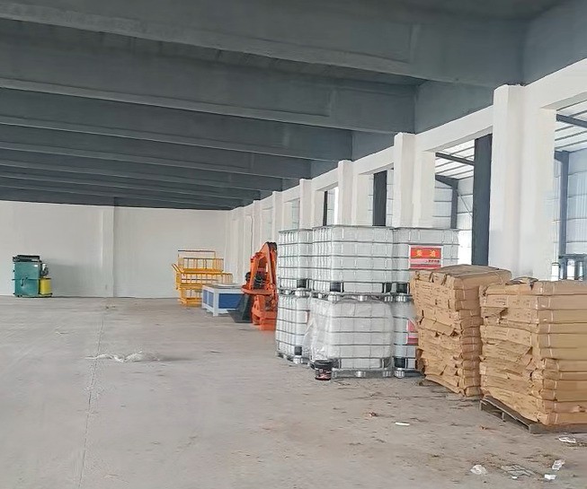 報廢汽車拆解線抵達客戶限產(chǎn)，卸車完畢等待組裝