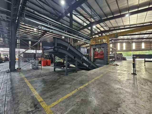 進(jìn)軍馬來(lái)西亞的路友龍門(mén)剪，在舉國(guó)歡的日子里完成了安裝任務(wù)