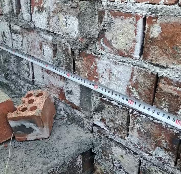 經(jīng)過金屬破碎機(jī)加工過的破舊鐵搖身一變色澤光亮顆粒均勻