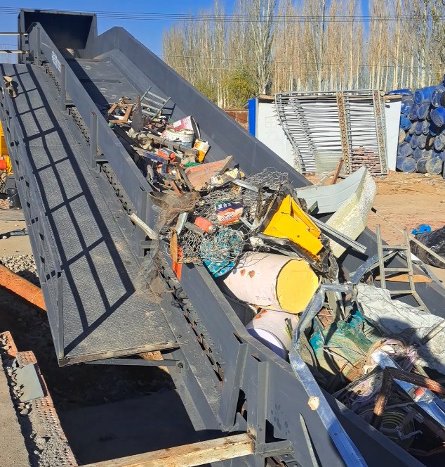 近日路友破碎機又隔市跨省來到廣袤無垠資源豐富的新疆，隨即開啟了一場雙向奔富的旅途。