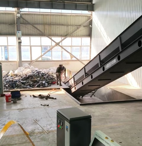 路友破碎機(jī)的優(yōu)點(diǎn)多多，均勻、穩(wěn)定、高效、機(jī)構(gòu)簡(jiǎn)單、易維護(hù)等等