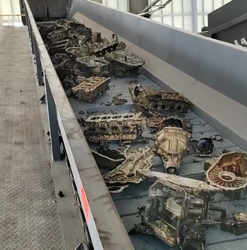 路友淮北客戶(hù)購(gòu)買(mǎi)315型破碎機(jī)處理發(fā)動(dòng)機(jī)殼